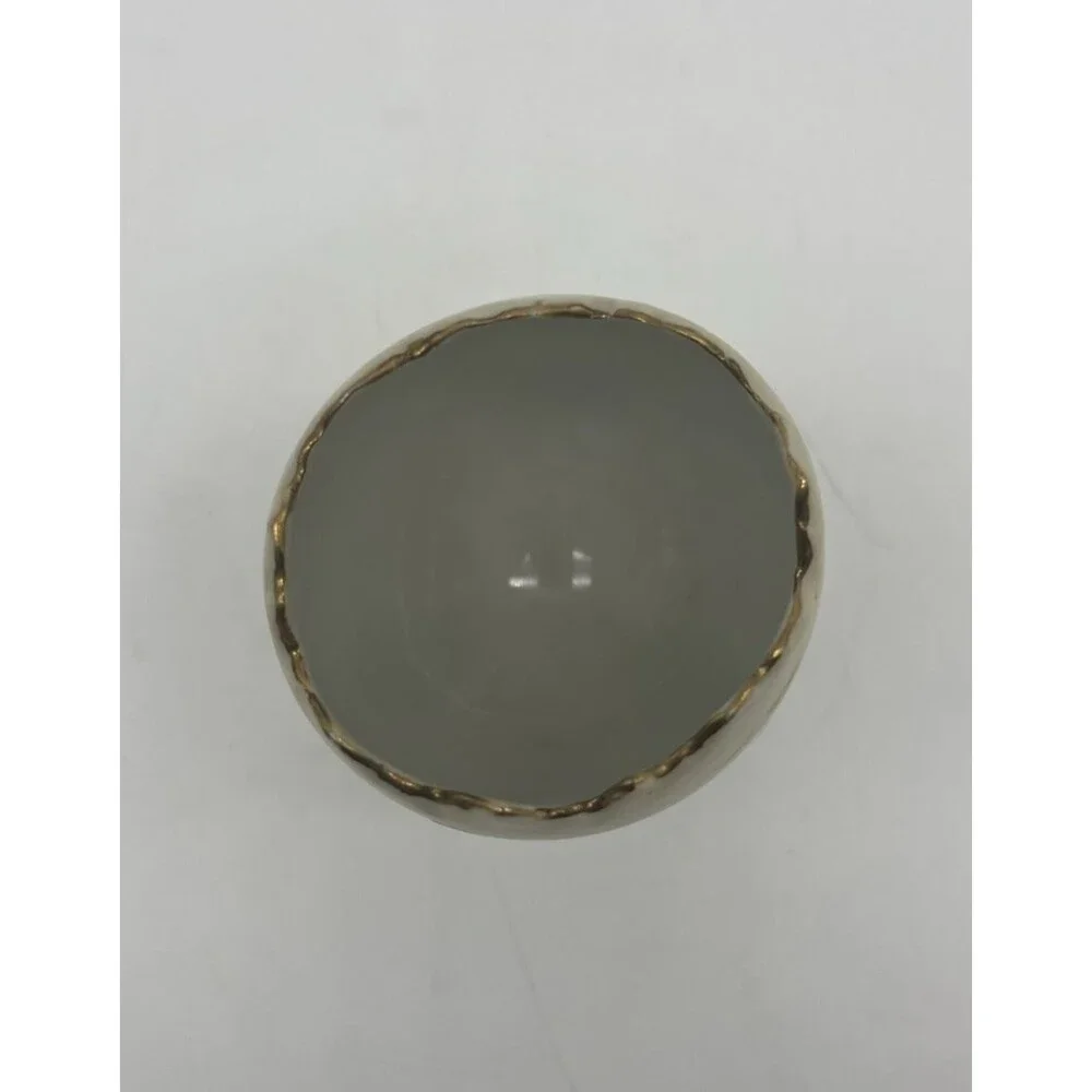 Unmarked this ceramic
